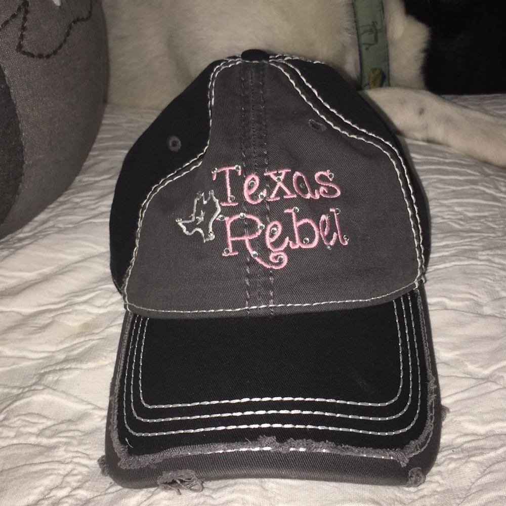 Texas Rebel bedazzled and distressed hat💖